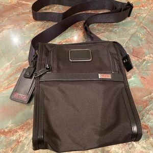 TUMI NWT POCKET BAG SMALL